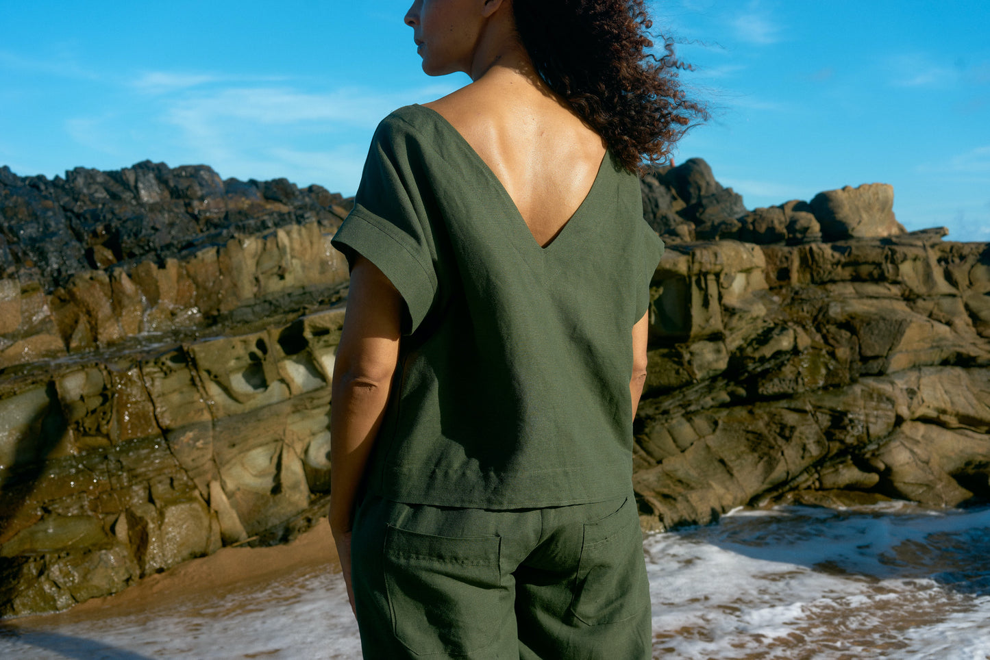 REVERSIBLE BOX TOP / OLIVE LINEN