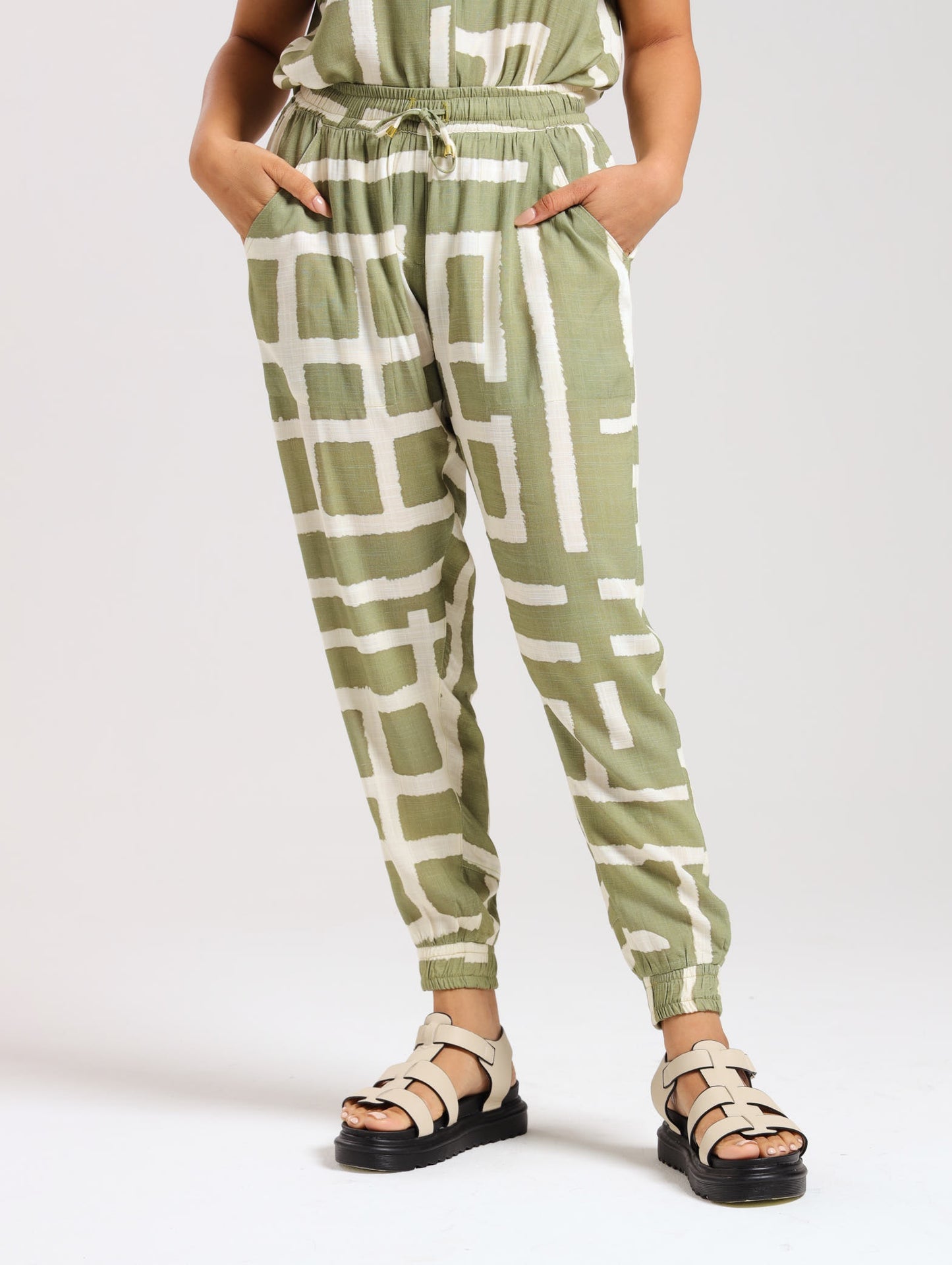 RELAXED JOGGERS / OLIVE MUDCLOTH