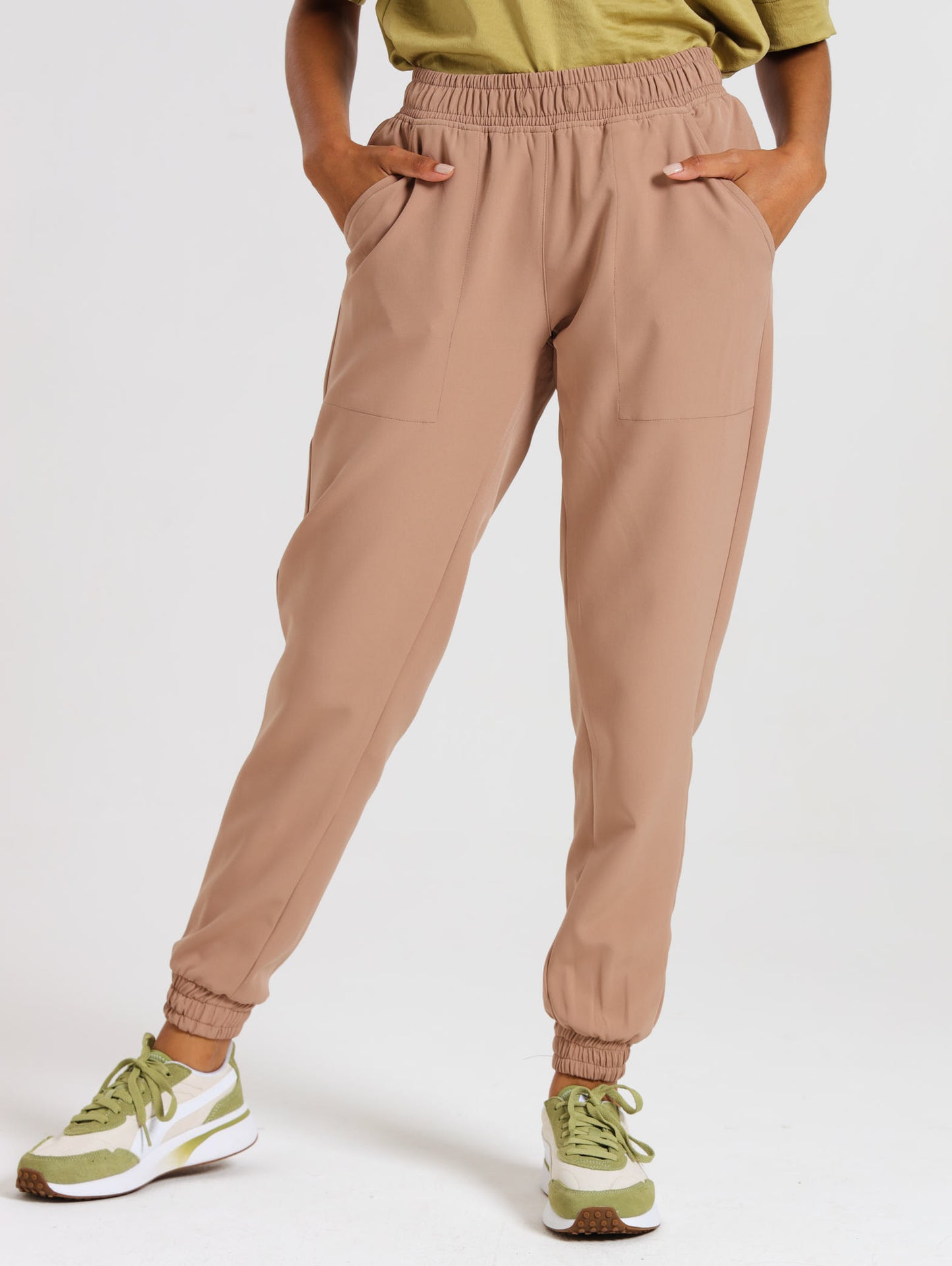 RELAXED JOGGERS / MOCCA