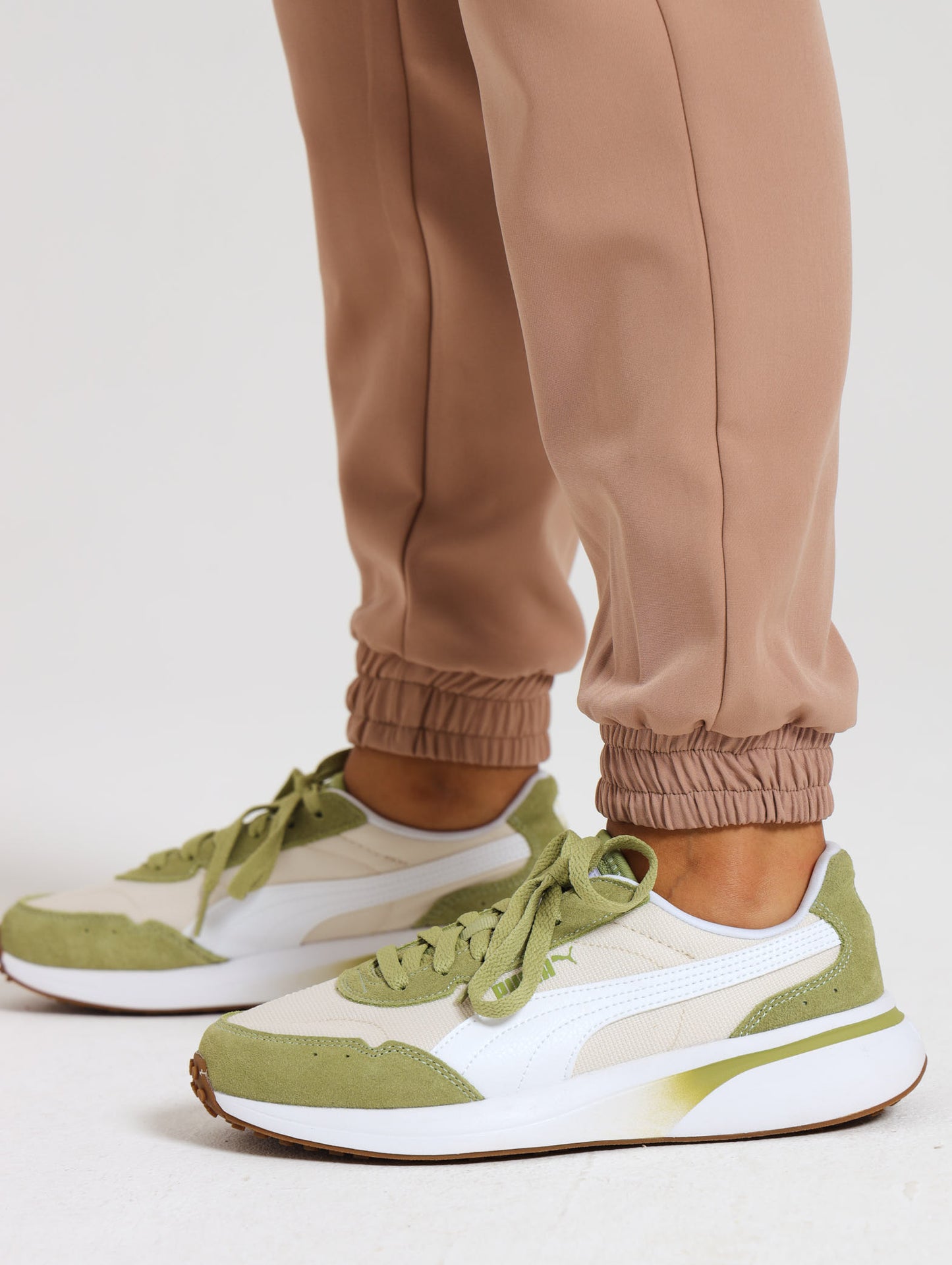 RELAXED JOGGERS / MOCCA