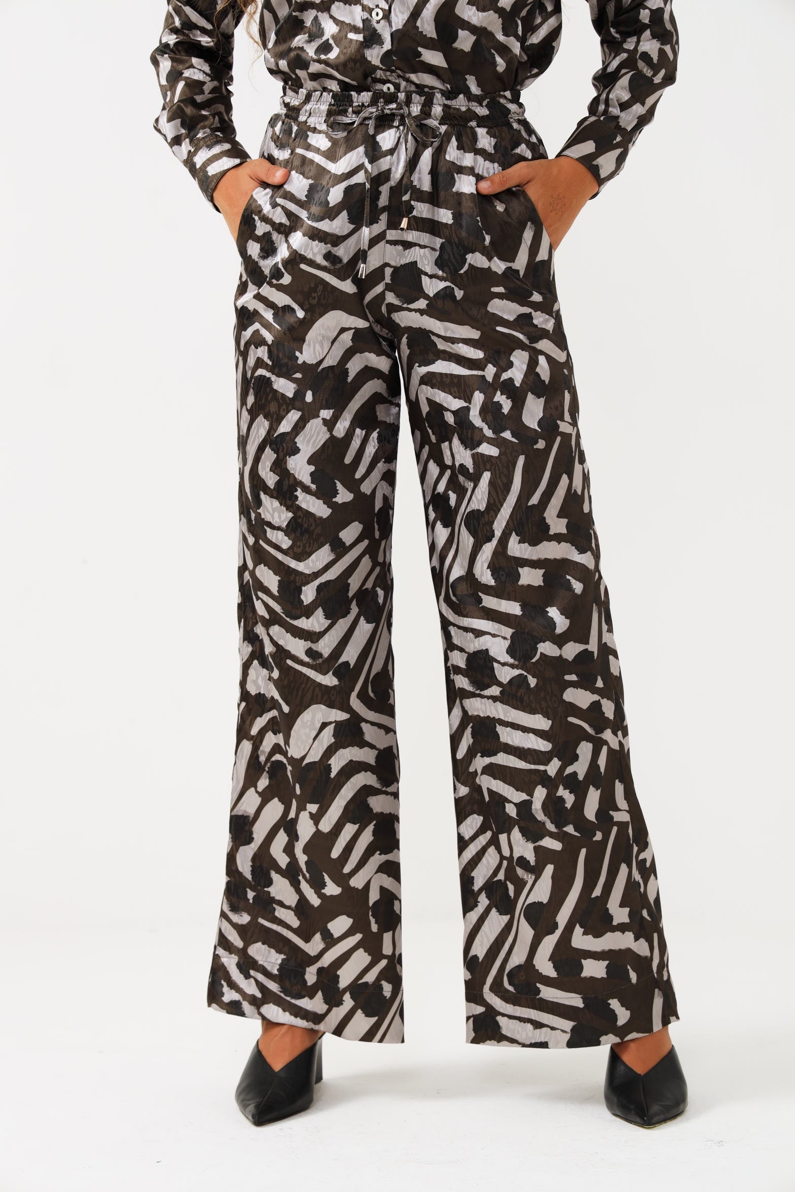DRAWSTRING PANTS / JACQUARD ABSTRACT LEOPARD – MUZE