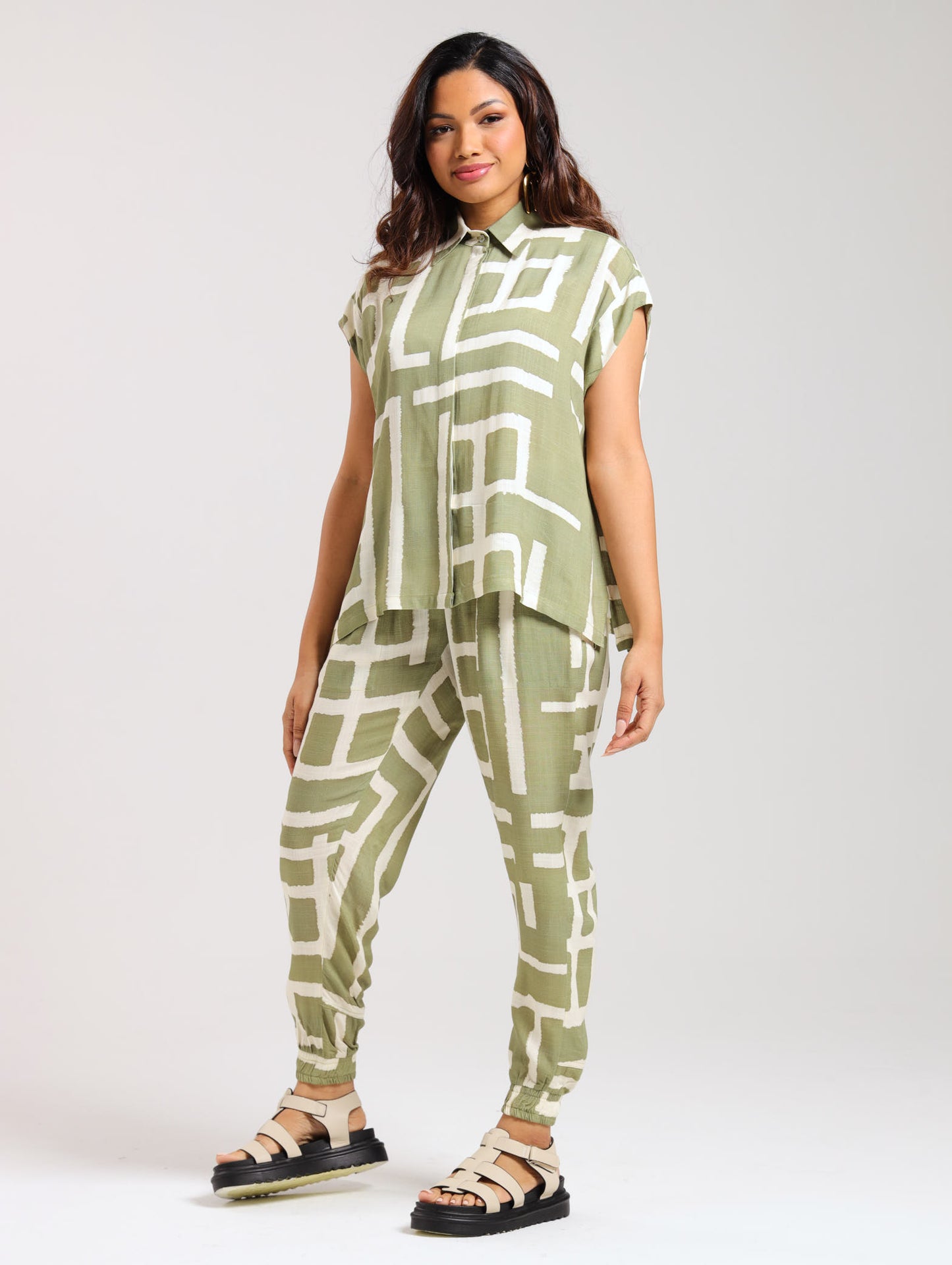 RELAXED JOGGERS / OLIVE MUDCLOTH