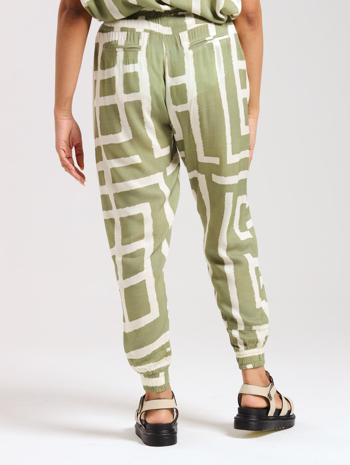 RELAXED JOGGERS / OLIVE MUDCLOTH