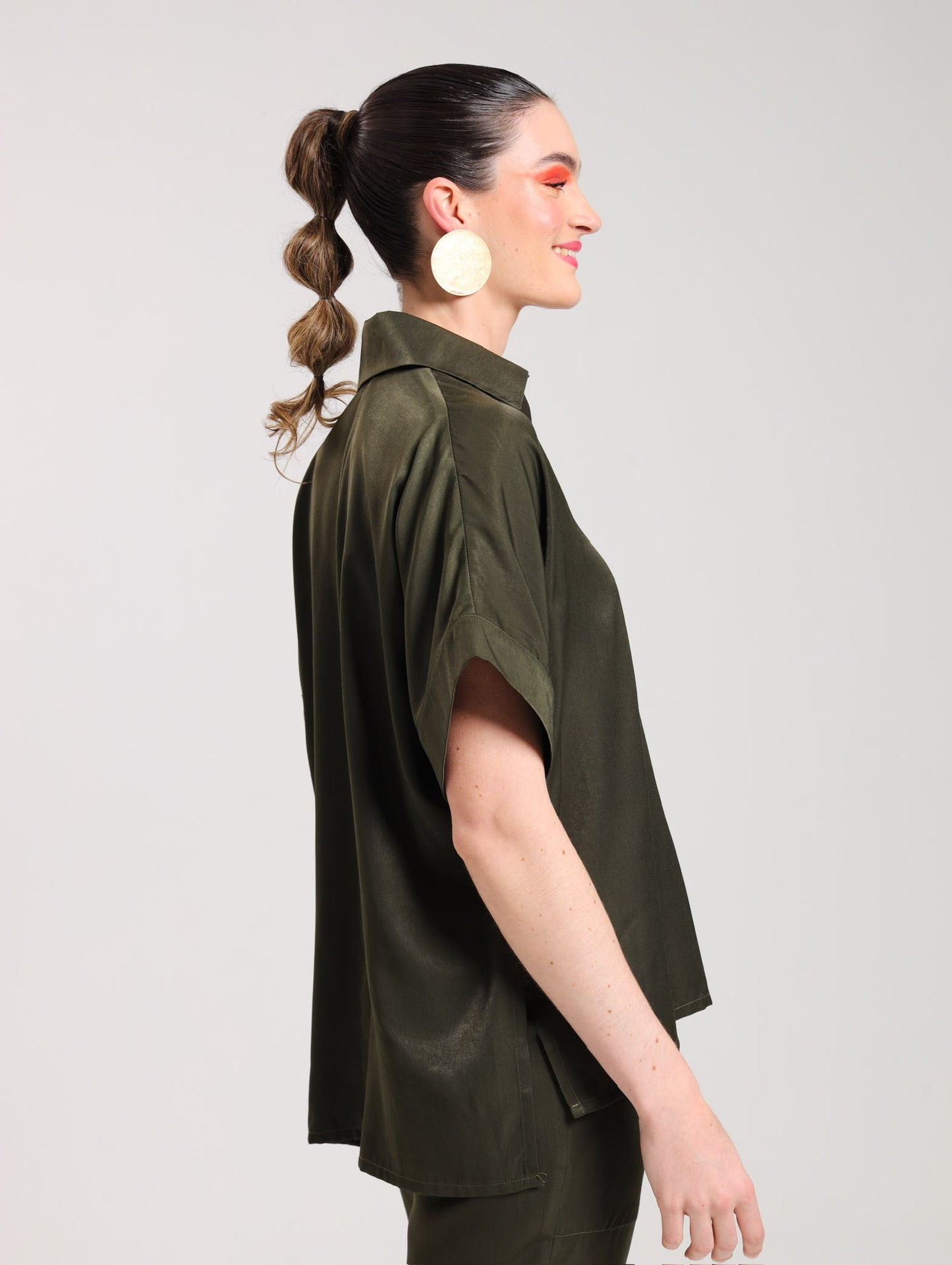 HI-LO TOP / OLIVE SATIN TWILL