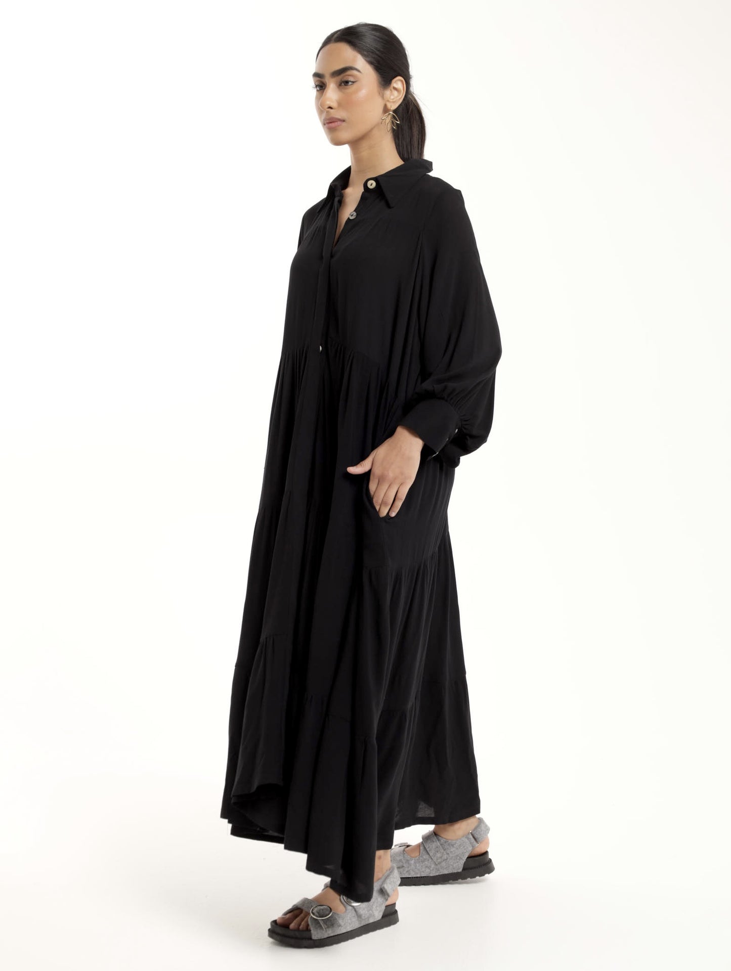 LS MAXI RUFFLE SHIRT DRESS / BLACK