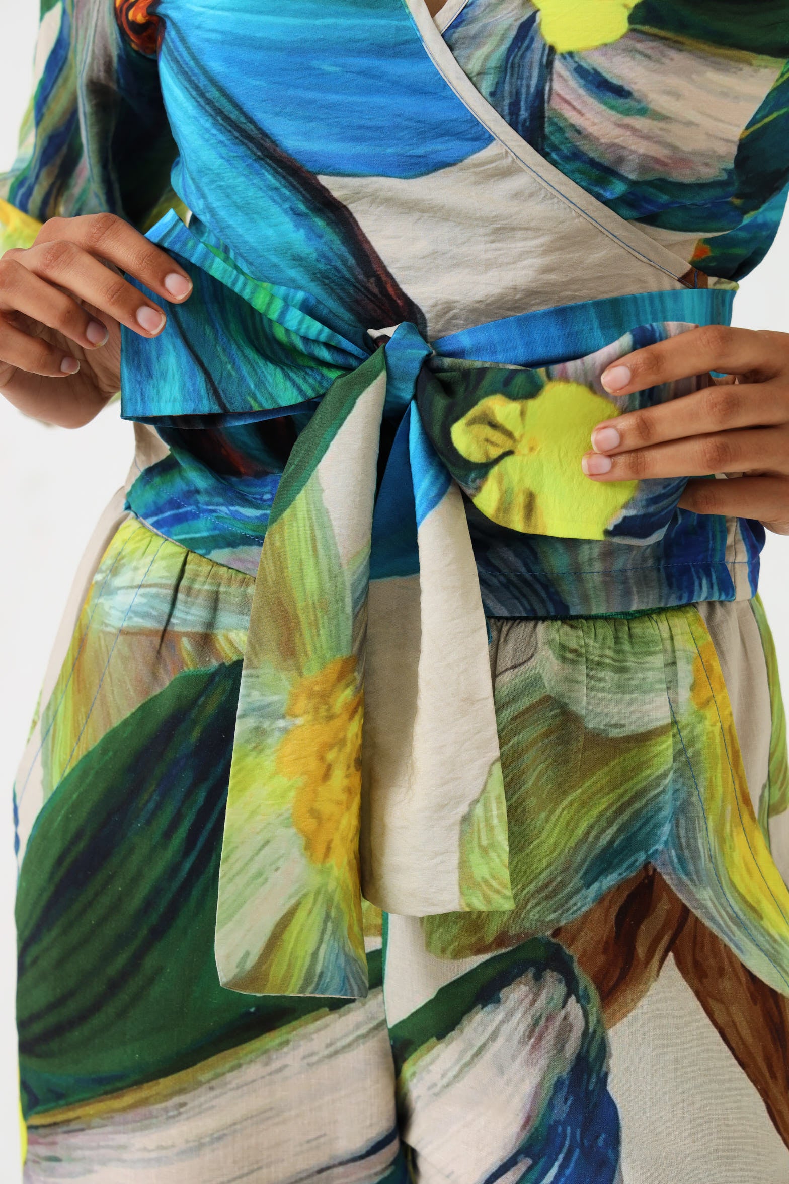 CROPPED WRAP TOP / FLORA NOVA