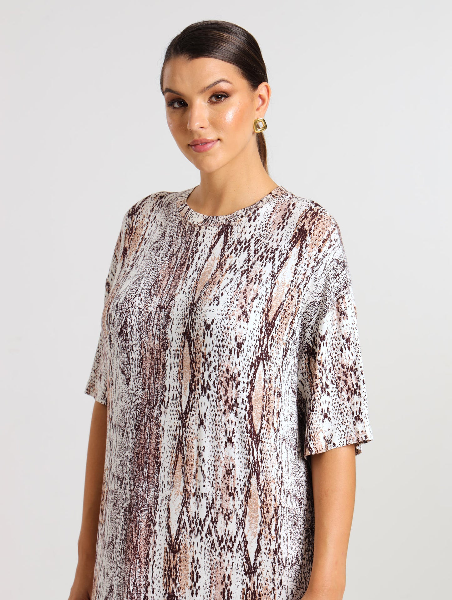 T-SHIRT DRESS / MOCCA PYTHON