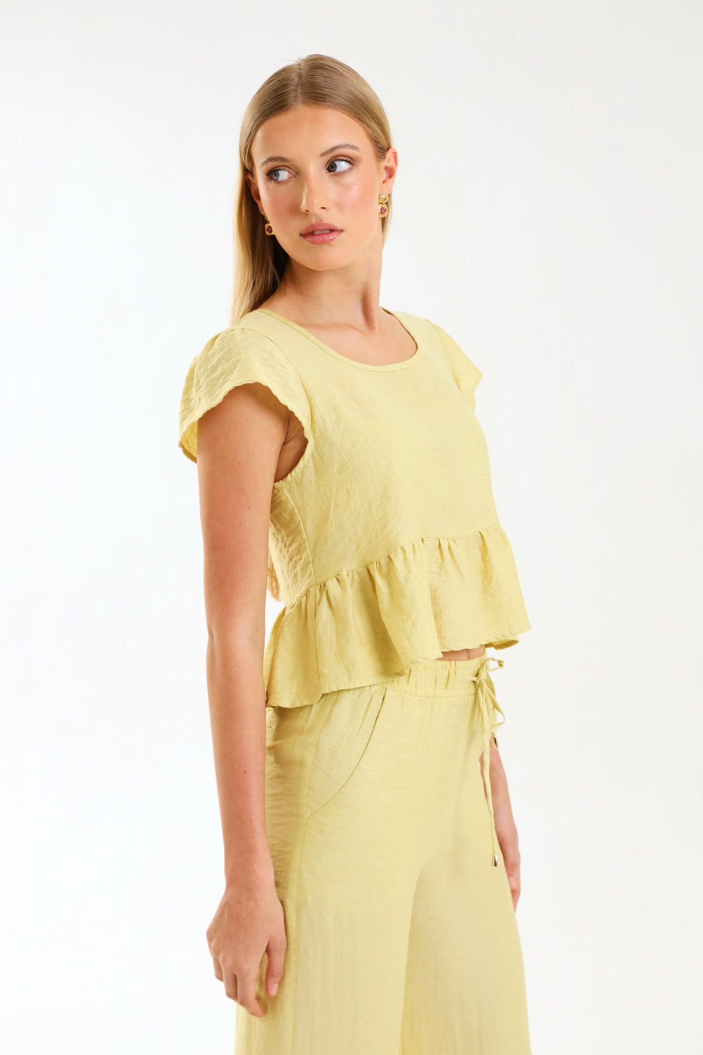 PEPLUM RUFFLE TOP / MISTED MARIGOLD