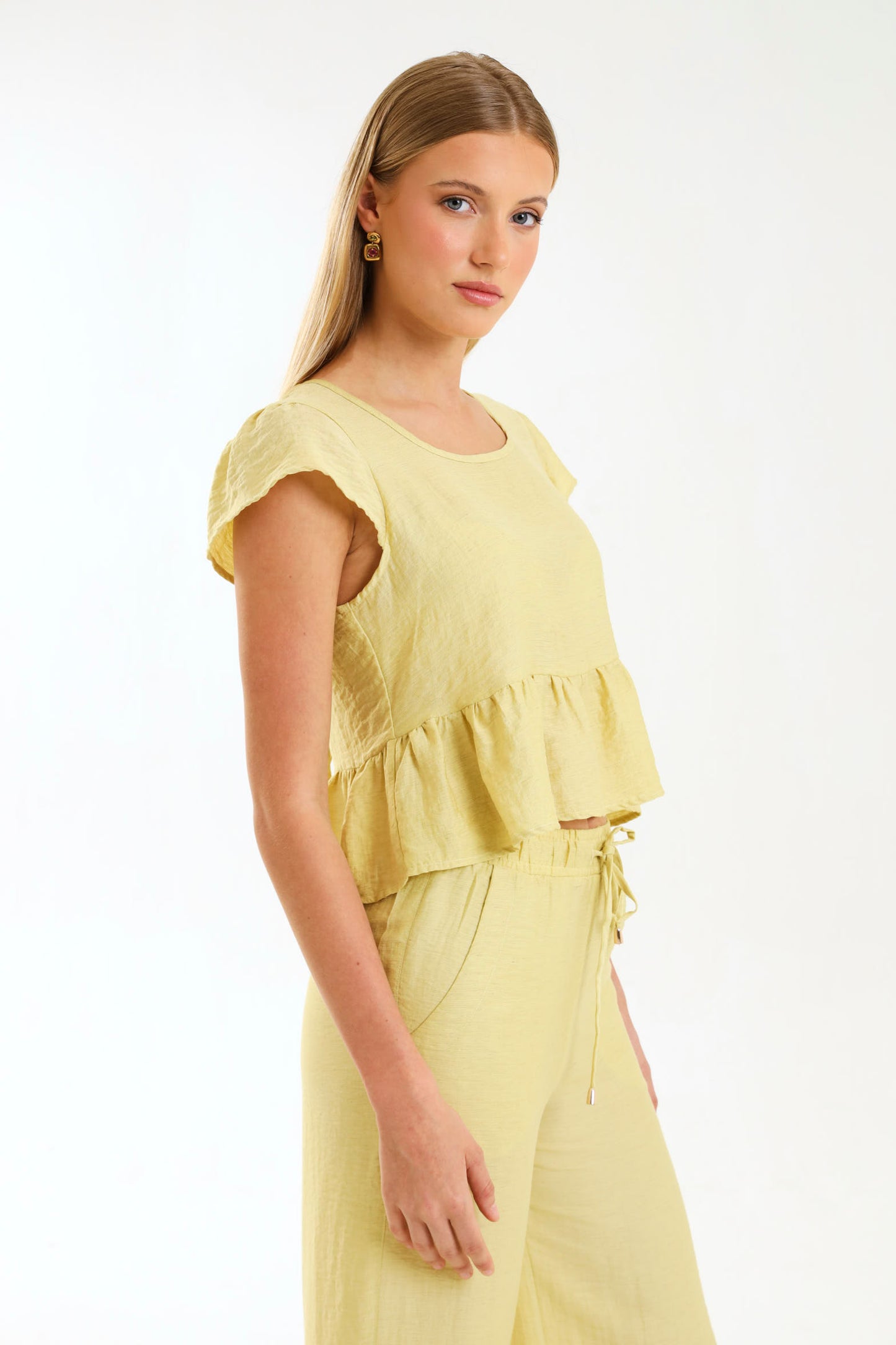 PEPLUM RUFFLE TOP / MISTED MARIGOLD