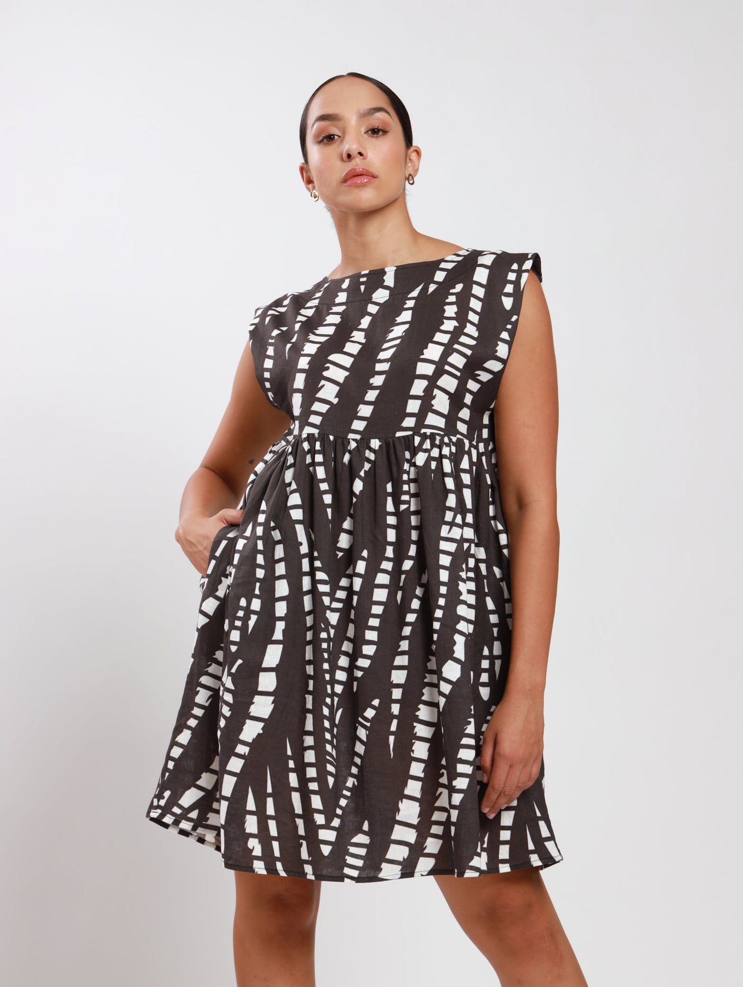 BOXY MIDI DRESS / B&W ABSTRACT