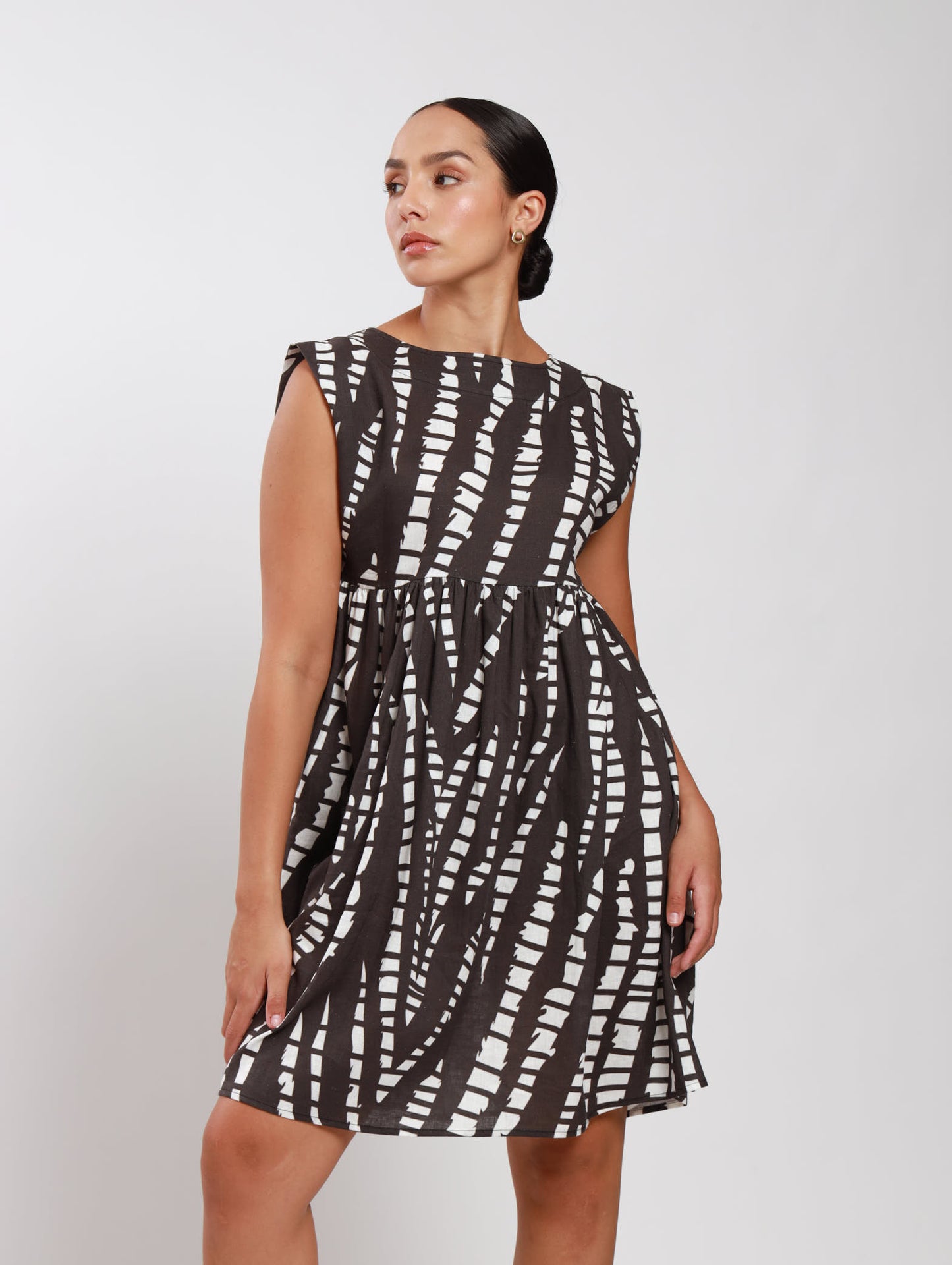BOXY MIDI DRESS / B&W ABSTRACT