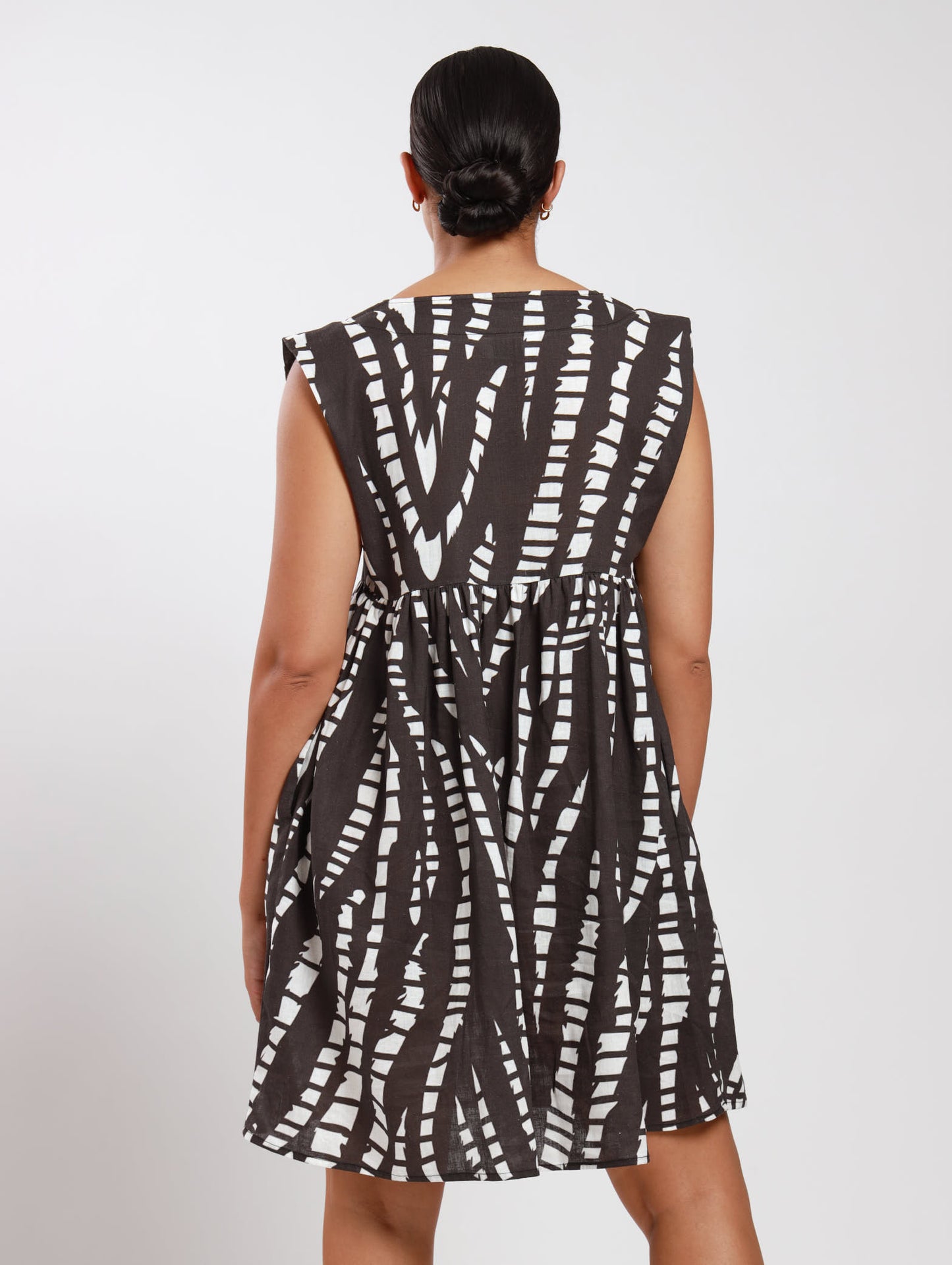 BOXY MIDI DRESS / B&W ABSTRACT