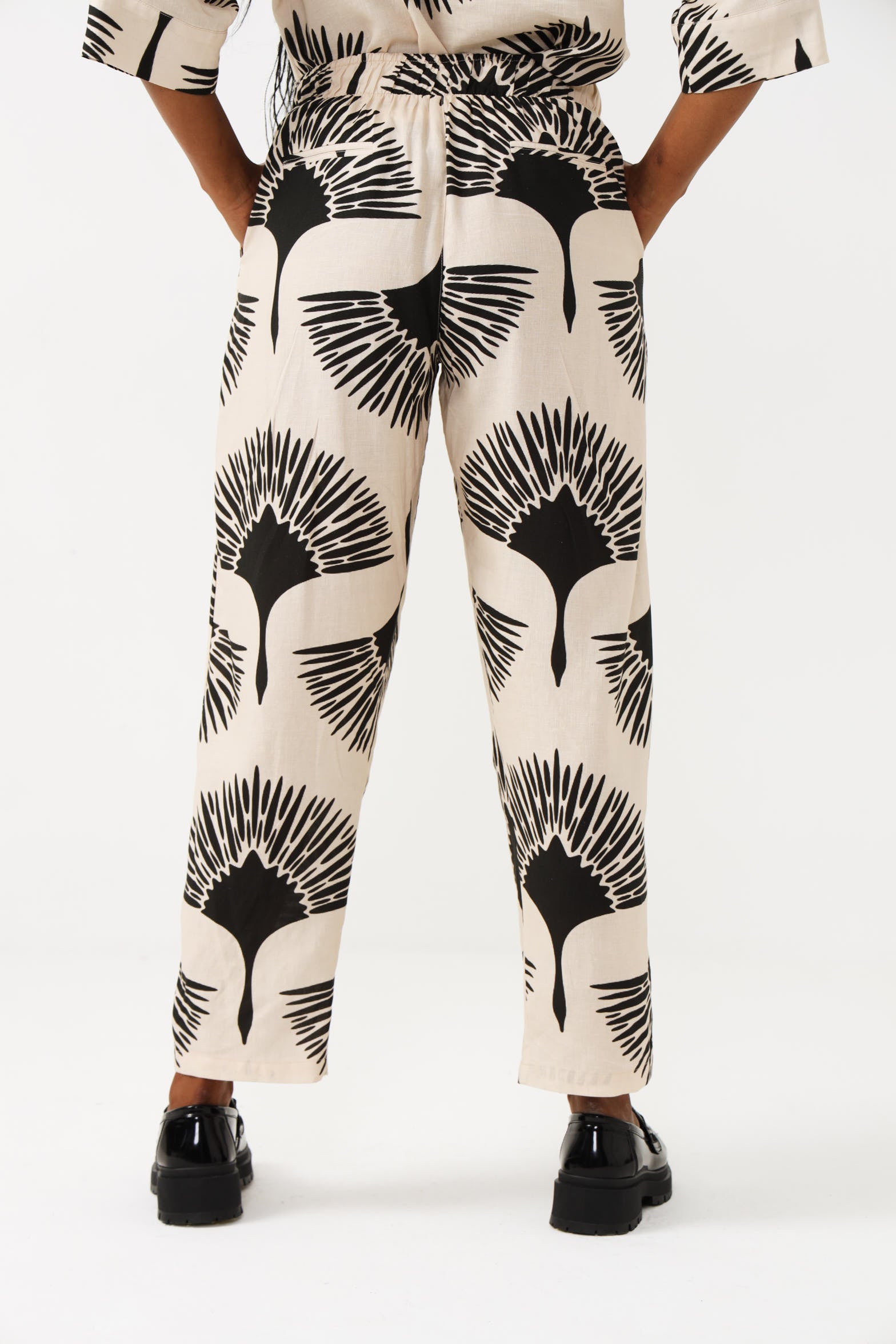 RELAXED BARREL PANTS / AVERY