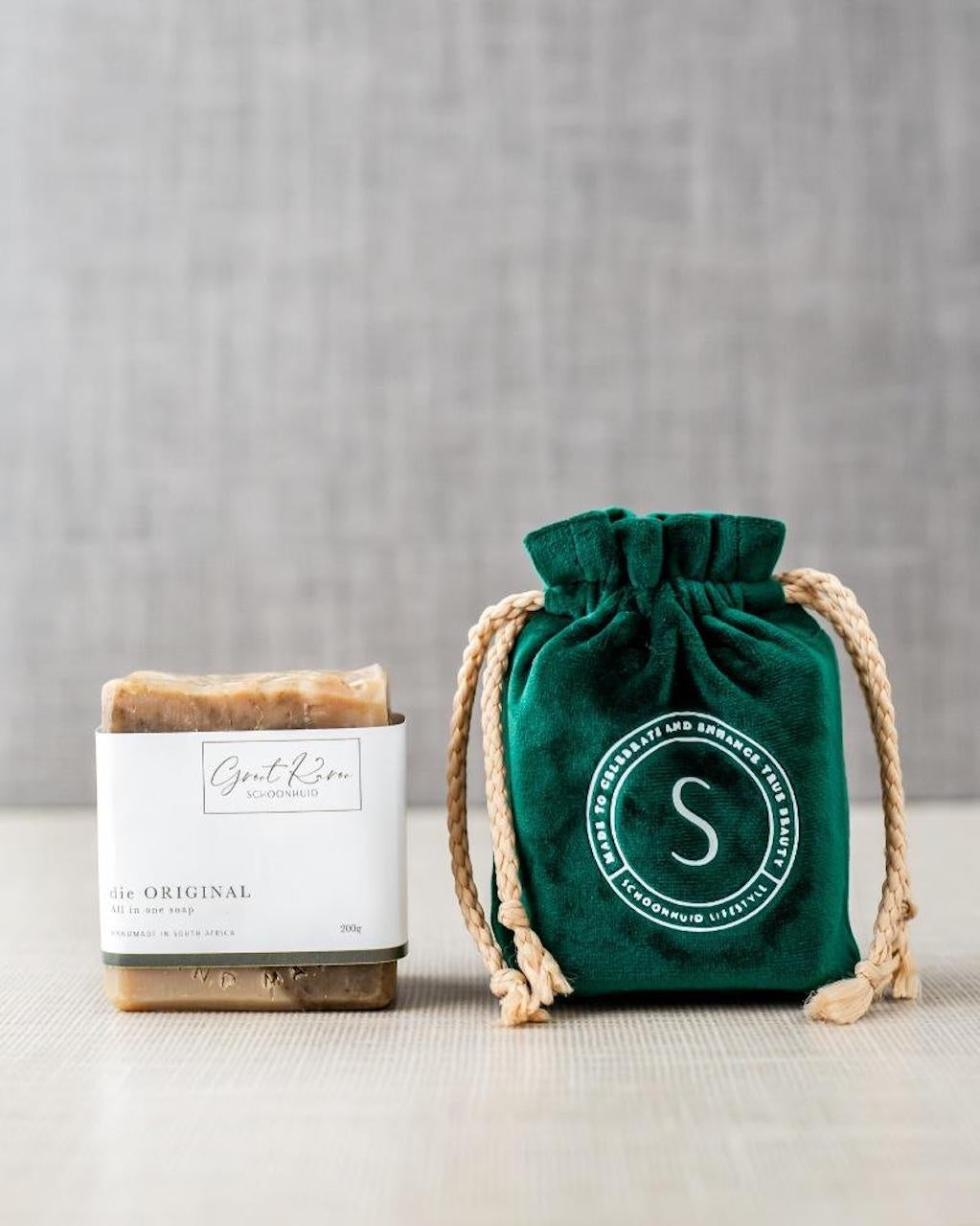 SCHOONHUID / ARTISAN SOAP + VELVET BAG