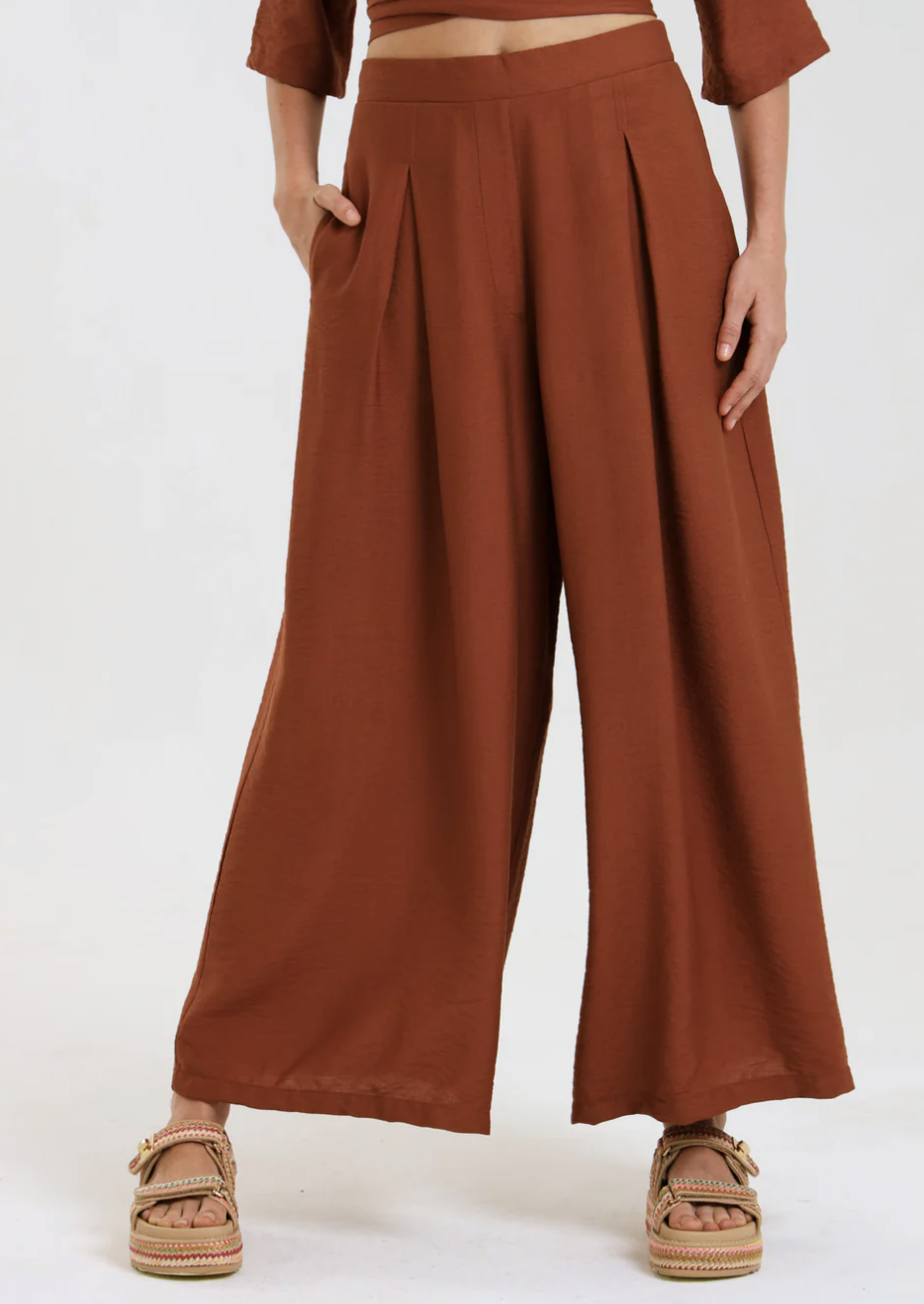 PLEAT PALAZZO / CRYPTO MOCCA