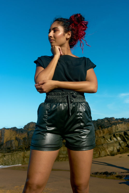 SHORTS / Liquorice pleather
